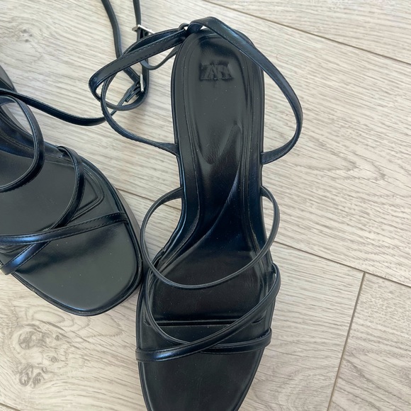 Black strappy platform sandals 🖤 - Picture 6 of 6